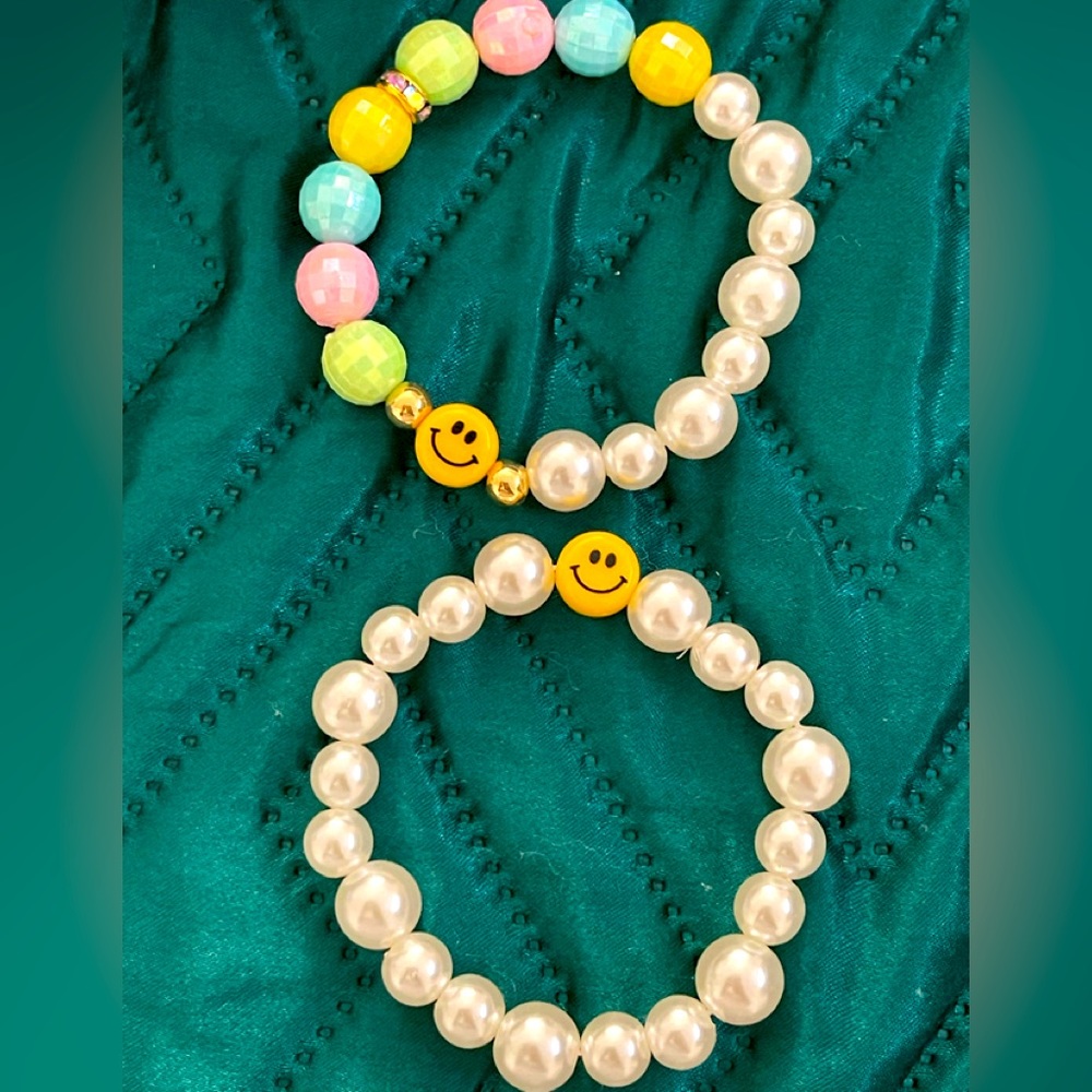 😊Smile beaded bracelets 😊